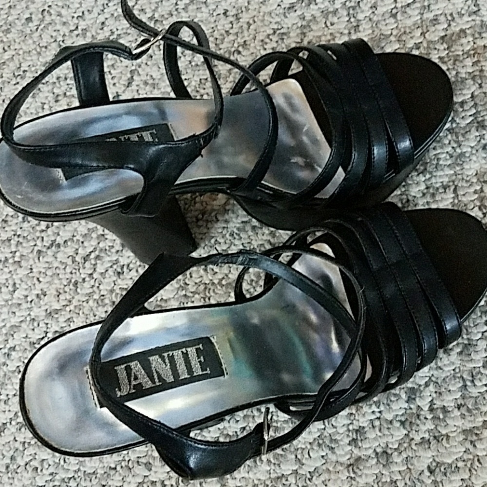 Jante SIZE 9 Black Strap Heels
